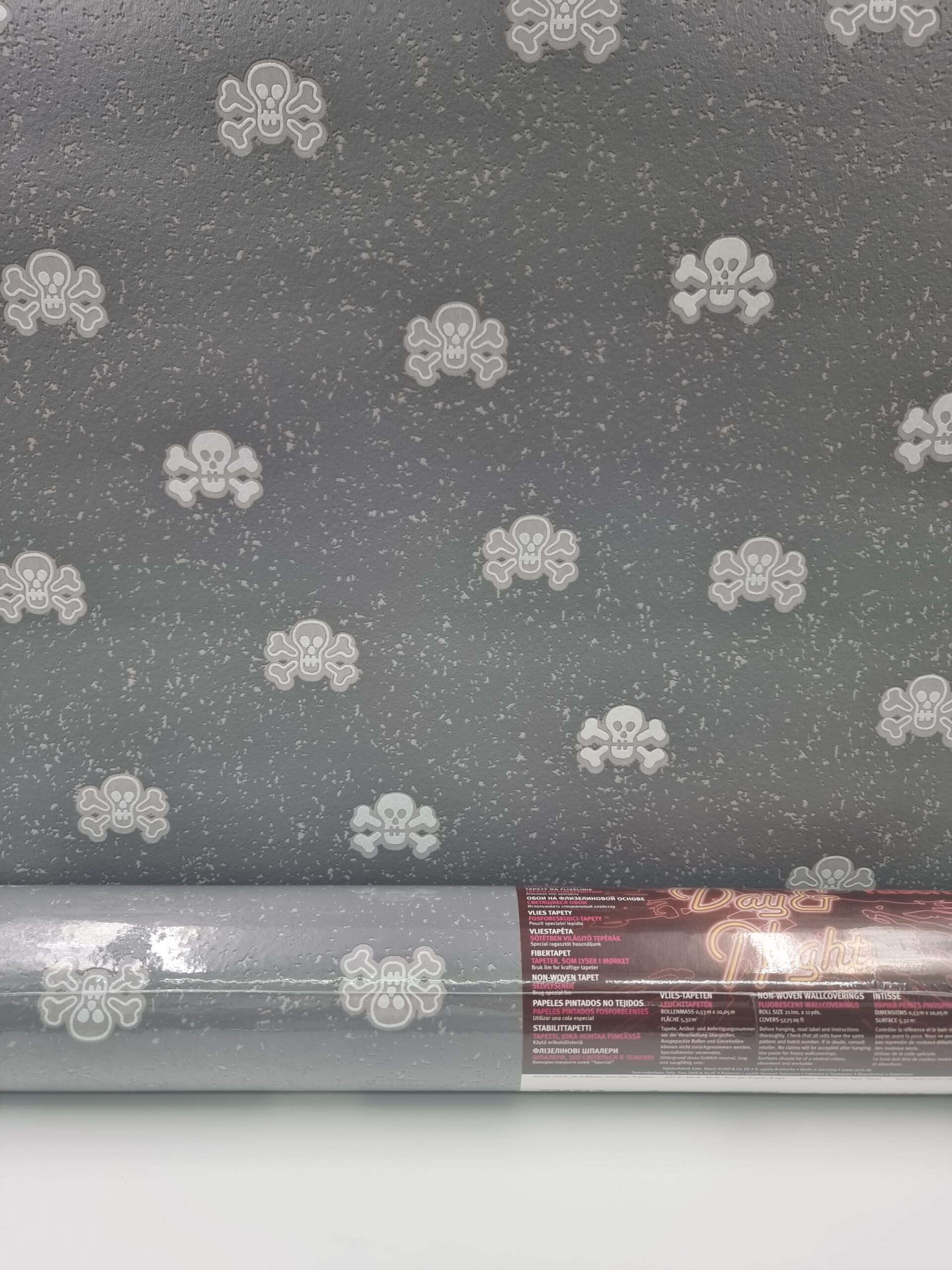 Gri Kurukafa Desen Ucuz Duvar Kağıdı 734713