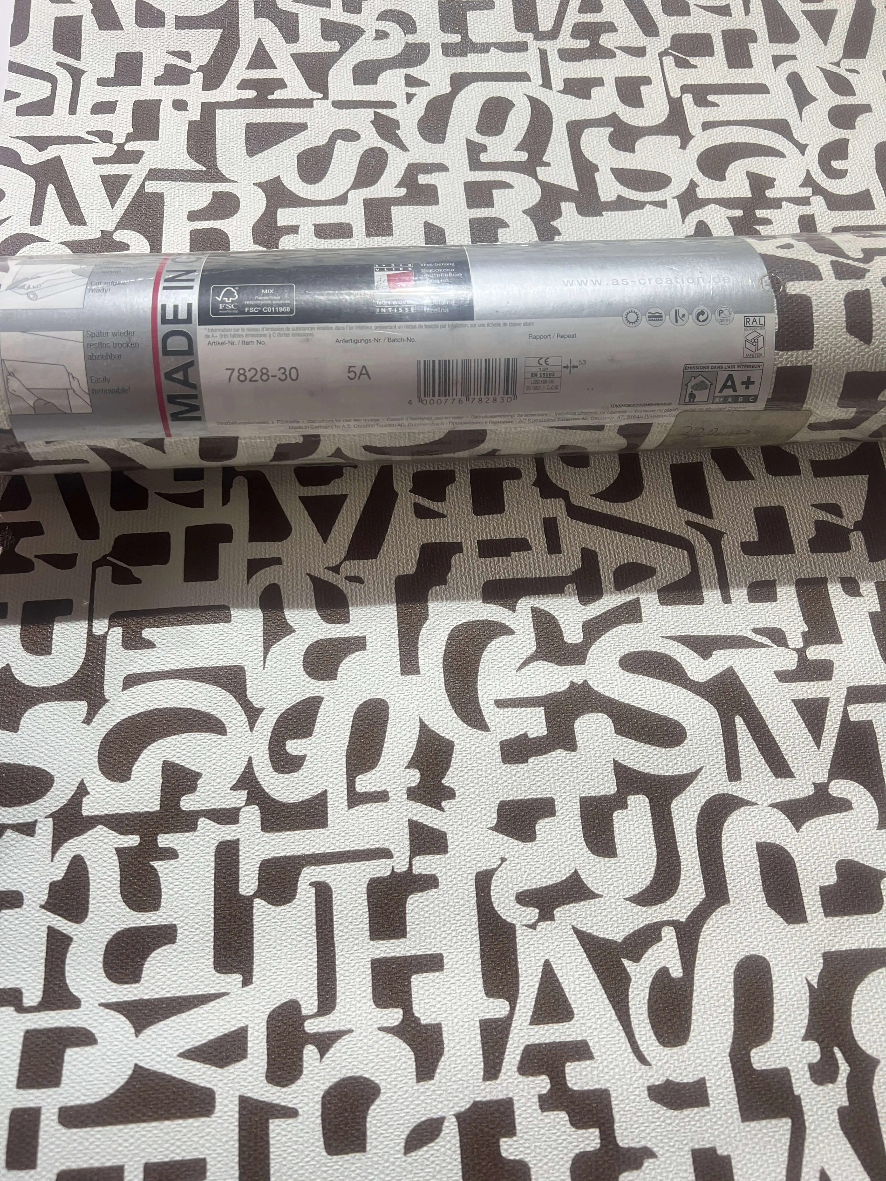 Kahverengi Beyaz Harfli Ucuz Duvar Kağıdı 782830